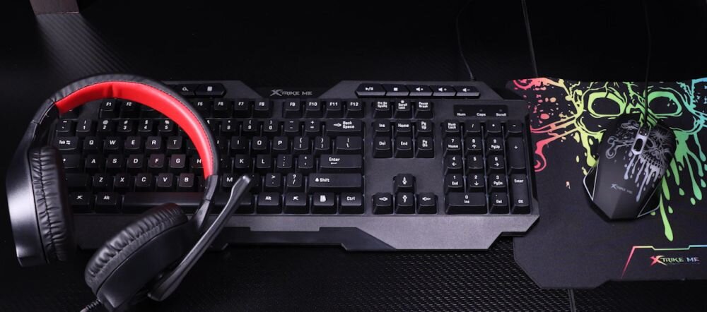 Zestaw XTRIKE ME CMX-415 zestaw, oczekiwania, sluchawki, klawiatura, podkladka, mysz, codzienne uzytkowanie