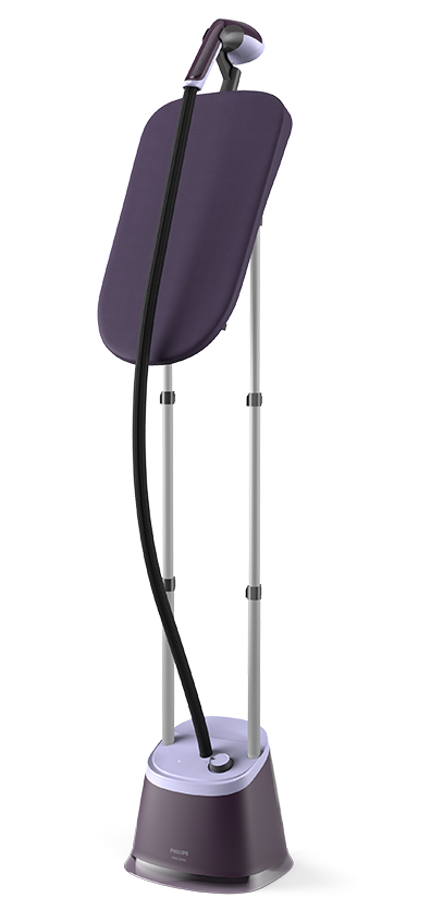 Na zdjęciu znajduje się parownica do ubrań z fioletową deską i stojakiem. Na podstawie urządzenia widoczne jest logo \'Philips\'.