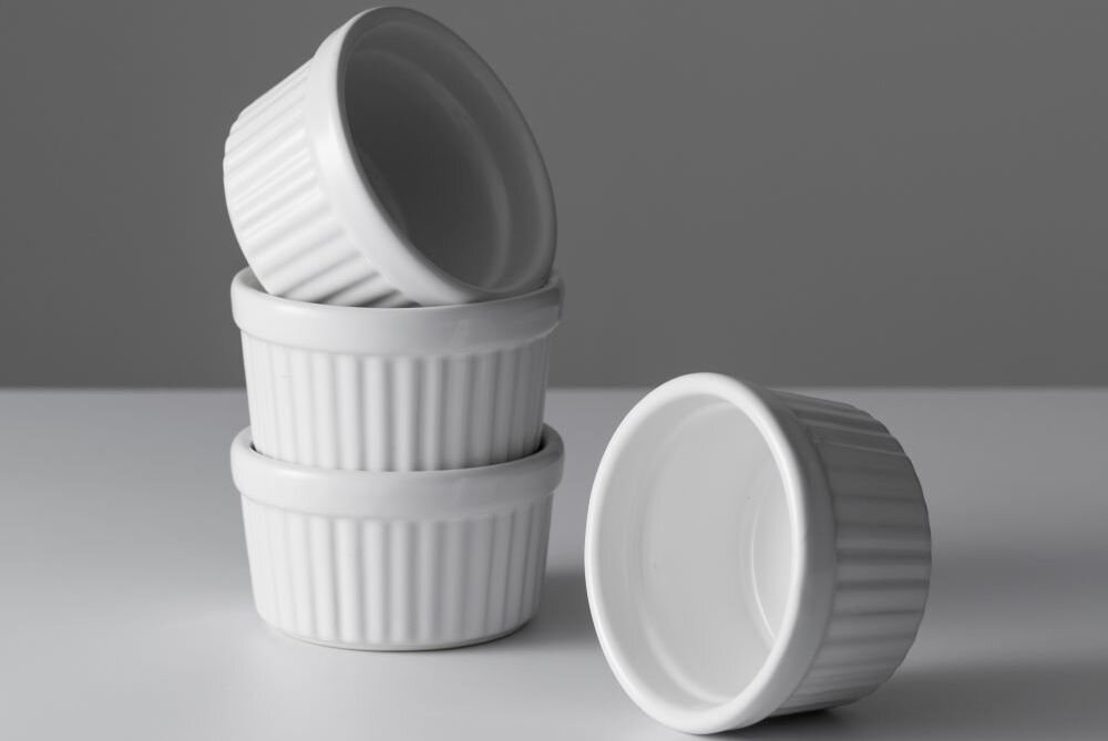 Naczynia do zapiekania MASON CASH Classic 2001.546 (4 szt.) 4 eleganckie naczynia idealne do zapiekania potraw słodkie wytrawne potrawy do podawania deserów schłodzenie w lodówce wszechstronność miseczki do sałatek lub owoców elegancja funkcjonalność