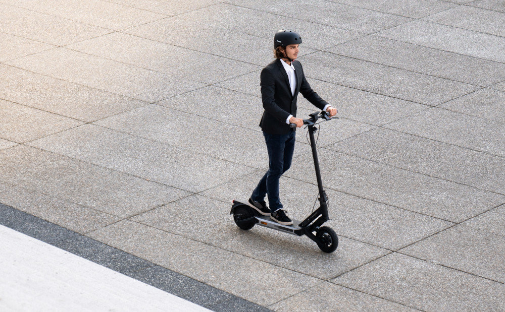 Hulajnoga elektryczna NAVEE S40 40 km 350W Amortyzacja 10—Czarny system KERS