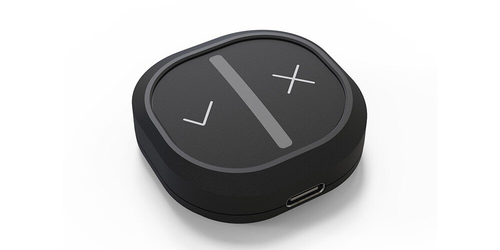 Komunikator drogowy YANBOX YANOSIK GO brak abonamentu oszczędność, komunikator po skosie na białym tle