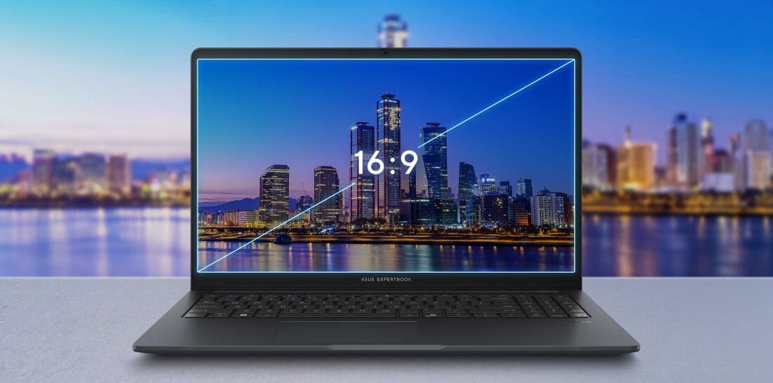Laptop z wyświetlaczem pokazującym panoramę miasta nocą z napisem \'16:9\'. Na obudowie widoczne jest logo \'ASUS EXPERTBOOK\'.