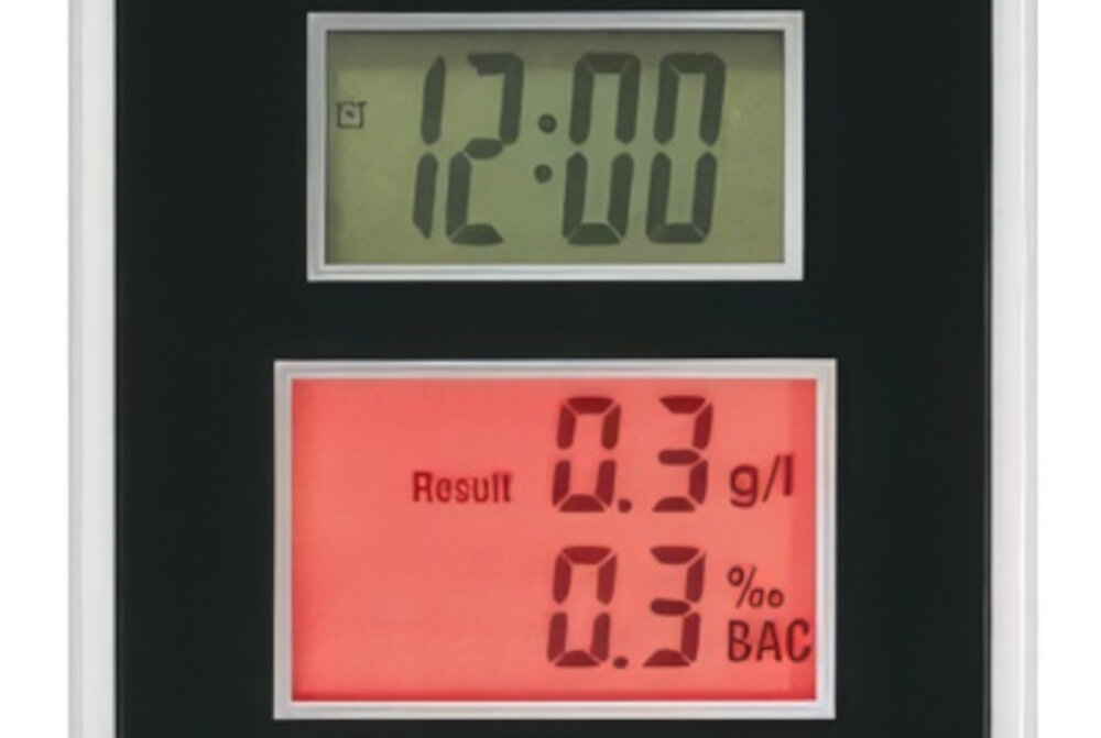 Alkomat CLATRONIC AT 3605 Kompaktowy funkcjonalny łatwy do przenoszenia wymiary odczyt dwa cyfrowe wyświetlacze LCD