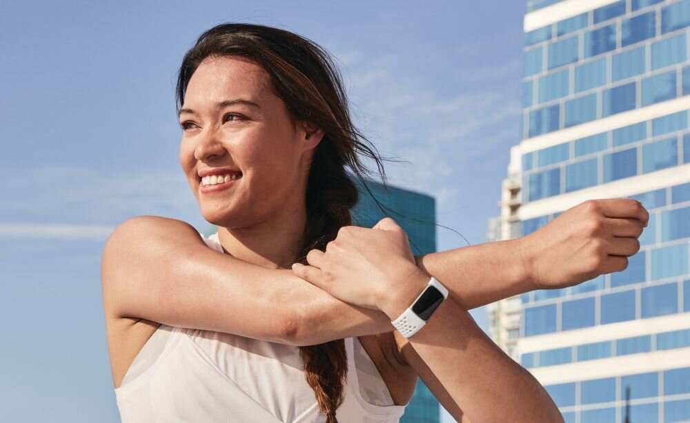 Smartband Google FITBIT Charge 5  ekran bateria czujniki zdrowie sport pasek ładowanie pojemność rozdzielczość łączność sterowanie krew puls rozmowy smartfon aplikacja 
