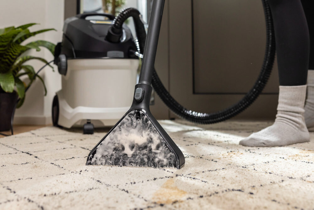 Odkurzacz piorący KARCHER SE 6 Signature Line 1.081-190.0 Efektywne usuwanie zabrudzeń technologia spryskiwania i odsysania brud plamy higiena czystość