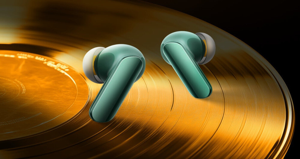 Słuchawki dokanałowe REALME Buds Air 7 Pro - Dźwięk, który porusza, słuchawki dokanałowe na tle winylu