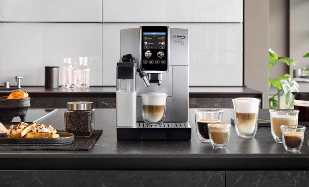 Ekspres DELONGHI Dinamica Plus ECAM 380.85.SB system spieniania mleka LatteCrema spenienia mleka trzy poziomy Termiczna izolacja karafki