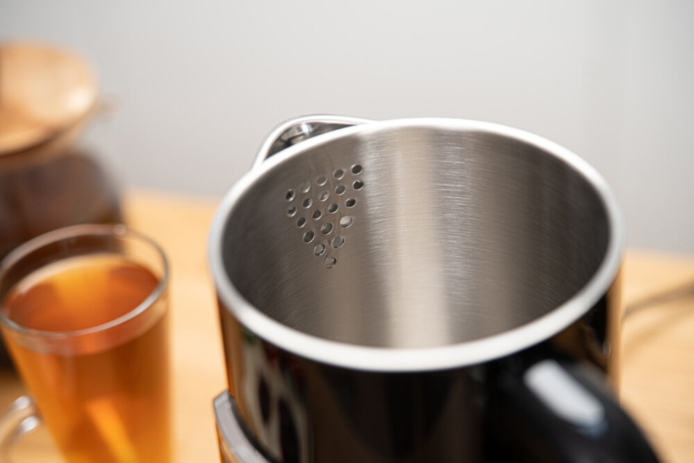 Czajnik ZELMER ZCK8065 Czarny Bezpieczeństwo na zewnątrz trwałość w środku Chłodna obudowa wnętrze ze stali nierdzewnej z ukrytą grzałką