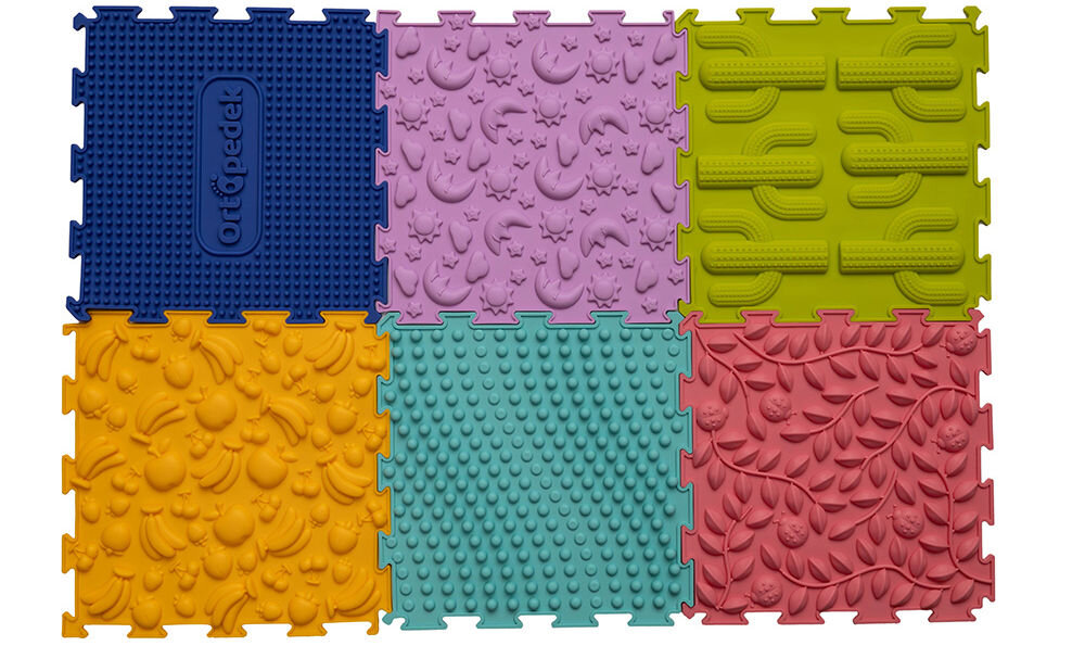 Mata sensoryczna ORTOPEDEK 128924 24.5 x 24.5 cm (6 elementów) Wielokolorowy Osiem trójkątnych puzzli sensorycznych Ortopedek w pastelowych kolorach (żółty, zielony, różowy, fioletowy) ułożonych w kształt koła. Każdy element posiada wypukłe wzory w kształcie dziecięcych stóp.