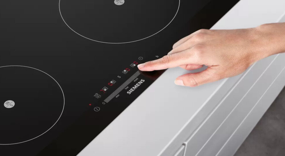 Płyta indukcyjna SIEMENS EH875FFB1E LightSlider sterowanie panel