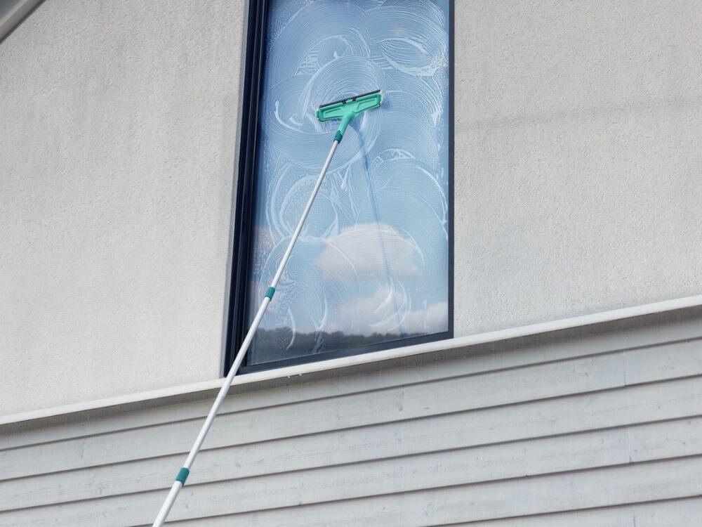 Drążek teleskopowy LEIFHEIT 145-400 cm Uniwersalne zastosowanie podłączenie różnych akcesoriów Możesz myć, polerować i odkurzać