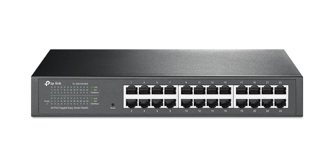 Przełącznik TP-Link Omada pokazuje tylny panel z gniazdem zasilania i otworami wentylacyjnymi na jasnym tle