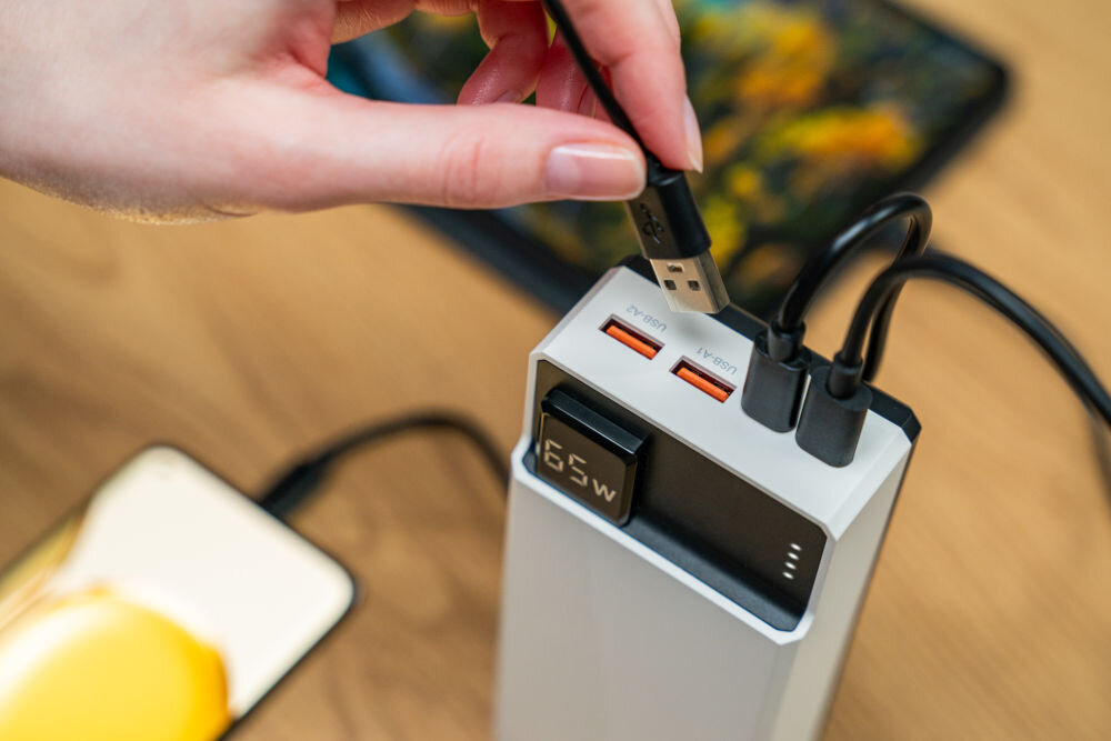 Powerbank XLINE GPB366W 30000 mAh biały 2 porty usb-a 2 porty usb-c quick charge power delivery