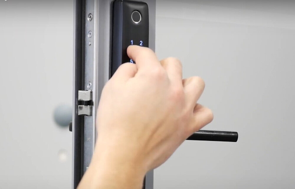 Klamka EURA ELH-20H4 Bluetooth dla hoteli dla apartamentow kody generowane przez aplikacje stale czasowe jednorazowe za pomoca SMS e-maila aplikacja WeChat dowolna edycja