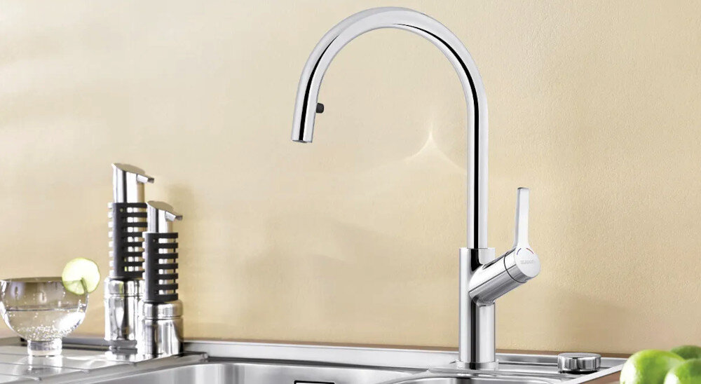 Bateria BLANCO Carena-S 520767 Chrom wizualizacja kuchnia szary blat zlewozmywak czarny miska warzywa danie Tradycyjnie i elegancko wylewka obrotowa 140° Jednodźwigniowa stojąca