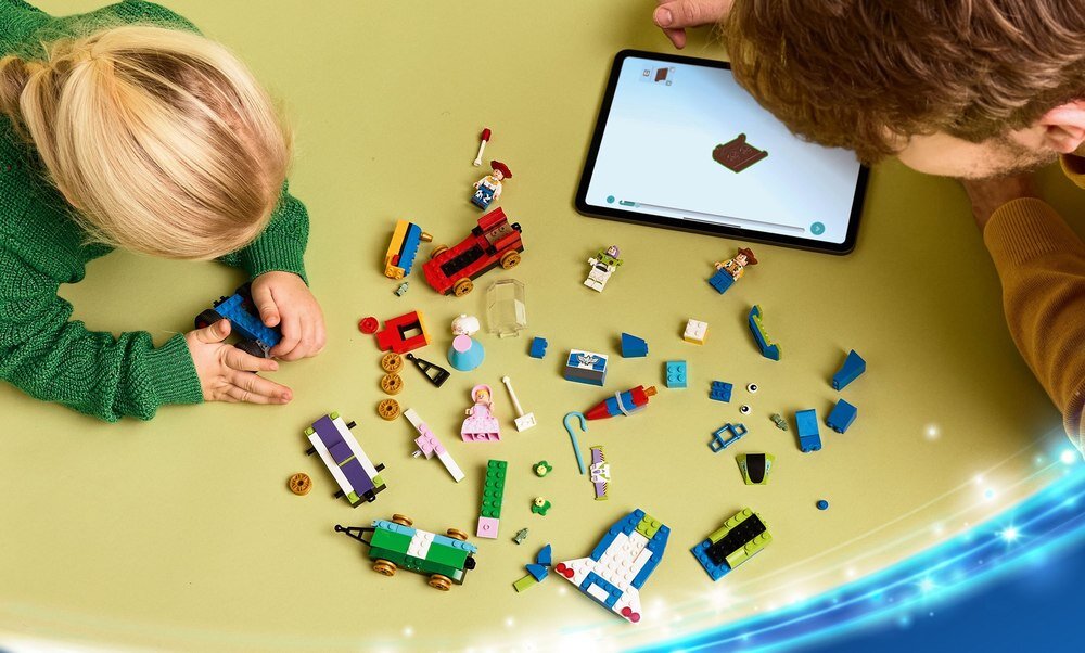 LEGO 43264 Disney Toy Story - Okolicznościowy pociąg i Pan Sterowany 10 cm wysokości, 32 cm długości i 5 cm szerokości rocznica 