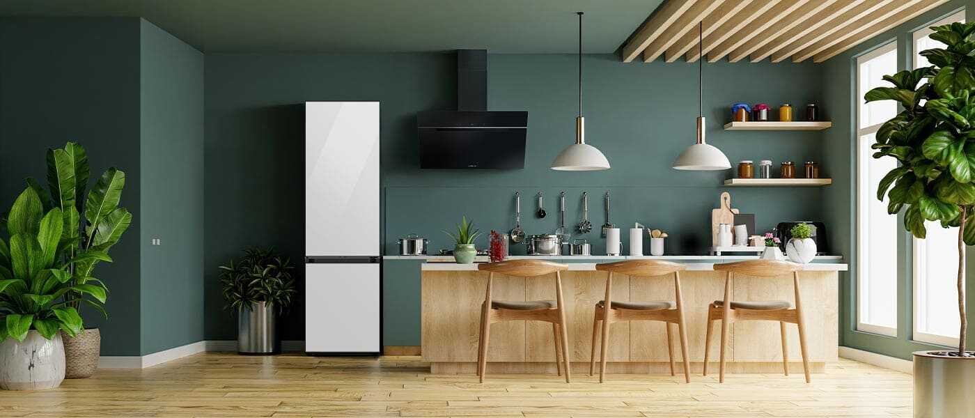 Ciemnozielone pomieszczenie kuchenne z lodówką Samsung RB38C7B5C12 z oferty Media Expert Ciemnozielone pomieszczenie kuchenne z lodówką Samsung RB38C7B5C12 z oferty Media Expert