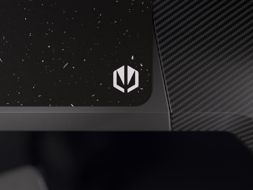 ENDORFY Stoneflow chroni przed strzępieniem czy rozwarstwieniem obszycie krawędzi nadrukiem - zbliżenie na krawędzie podkładki