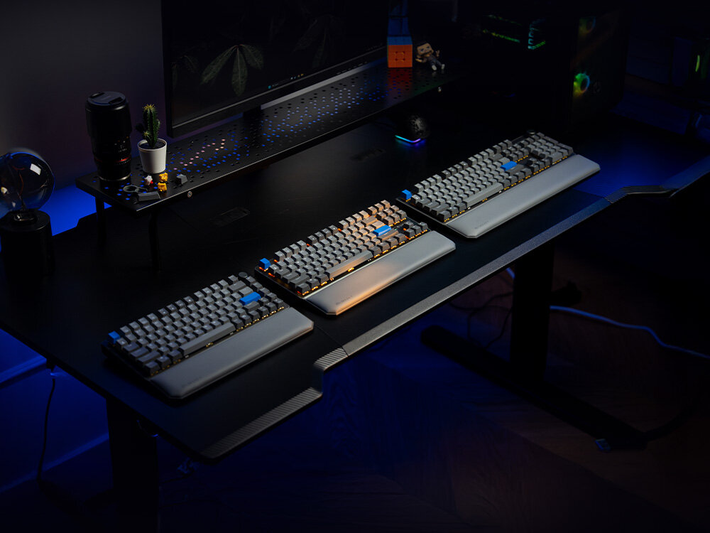 Podkładka ENDORFY Thock Palm Rest V2 klawiaturami ENDORFY Thock V2 i Thock V2 Wireless Thock oraz Thock Wireless kolorystycznym klawiaturami o zbliżonych wymiarach - podkłądka przy klawiaturze full, tkl oraz 75%