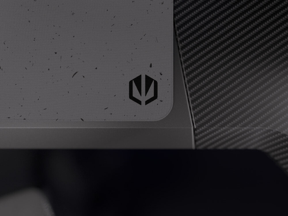 ENDORFY Stoneflow chroni przed strzępieniem czy rozwarstwieniem obszycie krawędzi nadrukiem - zbliżenie na krawędzie podkładki