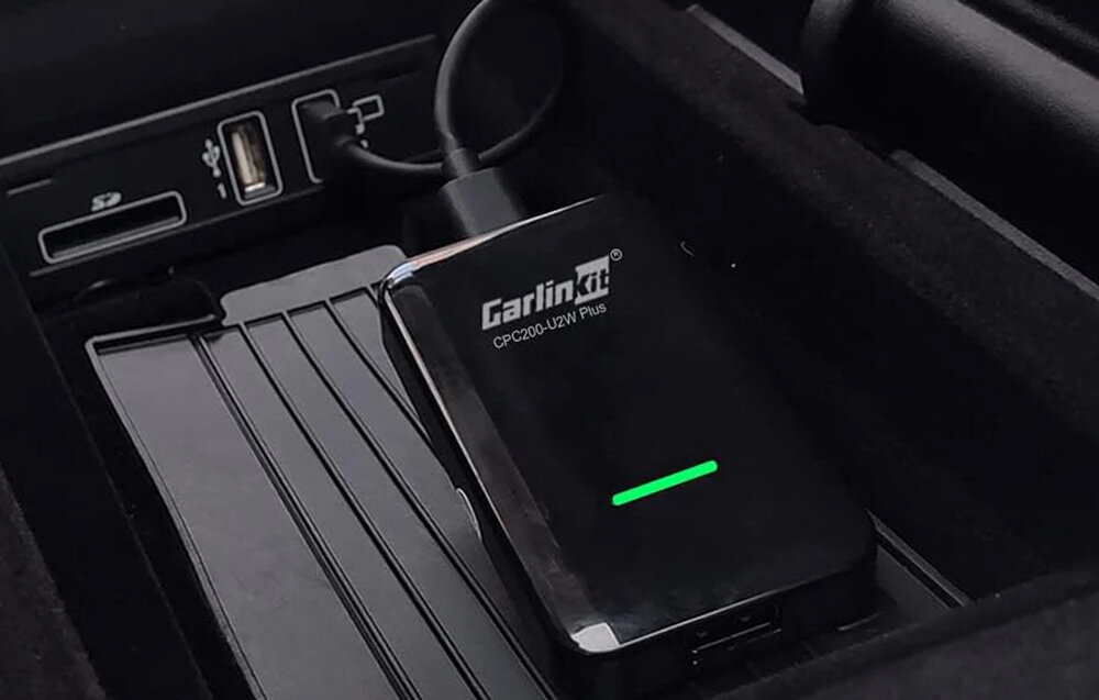 Adapter CARLINKIT CPC200-U2W Plus - Dopracowana konstrukcja, asdaprter podłączony do portu USB-A