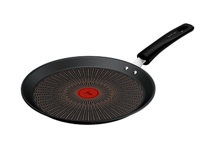 Czarna patelnia z czerwonym okrągłym wzorem na środku i czarną rączką z napisem \'Tefal\'.