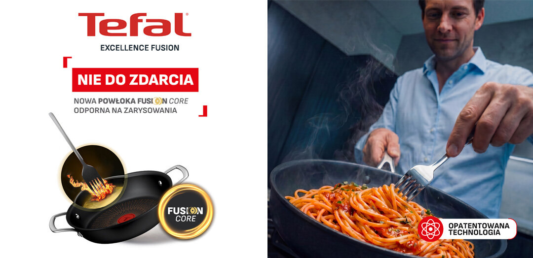 Patelnie TEFAL Excellence Fusion, obok widelec w płomieniach. Po prawej mężczyzna miesza muszle na patelni.