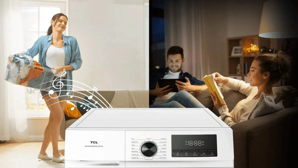 PRALKA TCL FF1024WA0PL Po lewej stronie kobieta z koszem prania przy jasnym oknie, po prawej para relaksująca się wieczorem na kanapie, na pierwszym planie panel sterowania pralki z nutami symbolizującymi cichą pracę urządzenia wyciszenie dźwięków cicha praca nocne pranie komfort domowy