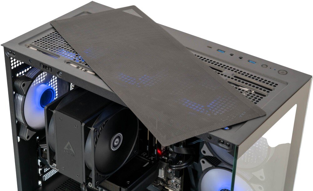 Komputer MAD DOG MD-I03WR32WH Czarna obudowa komputerowa z przeszklonym frontem i bokiem ukazująca wnętrze z wentylatorami podświetlanymi wielokolorowym światłem