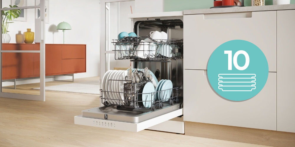 ZMYWARKA CANDY RAPIDO CF0C7SB0FW lifestyle kuchnia zabudowa infografika pojemność otwarta wnętrze kosze załadunek naczynia talerze szklanki szkło białe szafki Duża pojemność w wersji slim 10 kompletów naczyń kompaktowe wnętrze funkcjonalność