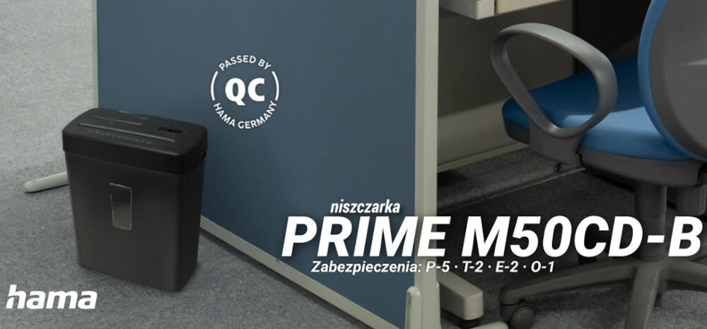 Niszczarka HAMA Prime M50CD-B Shredder 13 L, P-5, Ścinki, Automatyczny Start/Stop niszczarka postawiona przy biurku w biurze napis z modelem i marką z dopisem zabezpieczeń