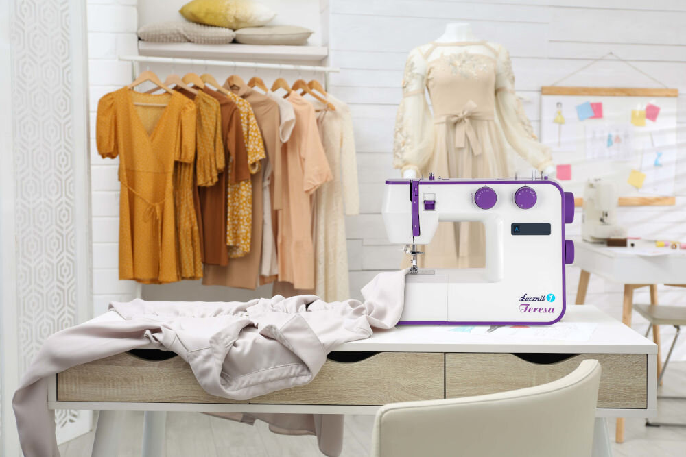 Maszyna do szycia ŁUCZNIK Teresa najlepsze cechy legendarnych modeli praktyczne rozwiązania dla początkujących dla zaawansowanych wytrzymałe metalowe komponenty solidny korpus niezawodność intensywne domowe szycie 