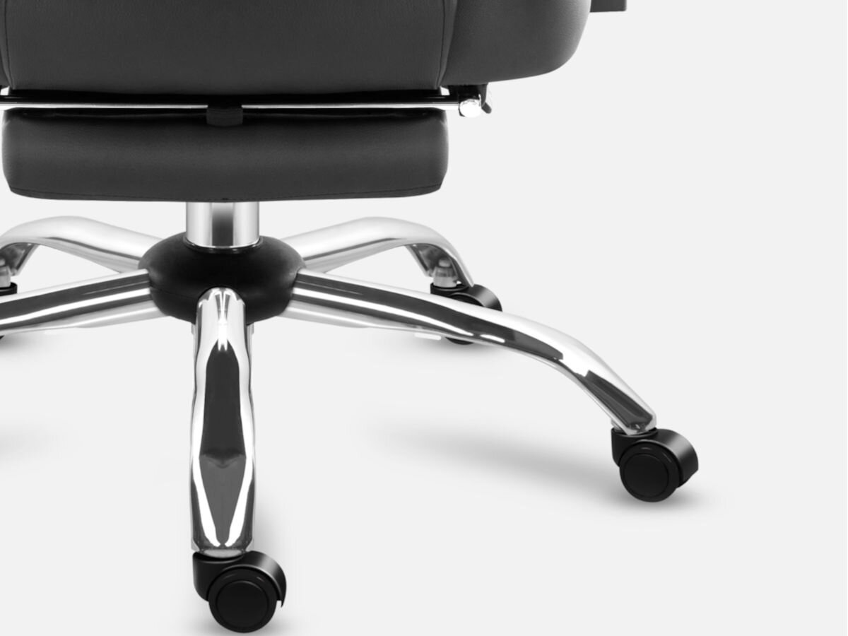 Fotel MARK ADLER Boss 6.0 Czarny, siłownik, gaz, wysokośc, tilt dual, na białym tle zbliżenie na siedziko oraz podstawę fotela