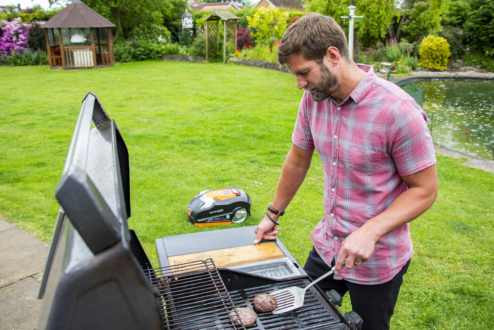 Robot koszący YARD FORCE YF-RNX60I sterowanie Wi-Fi koszenie w czterech strefach system cięcia krawędzi równo przycięty trawnik