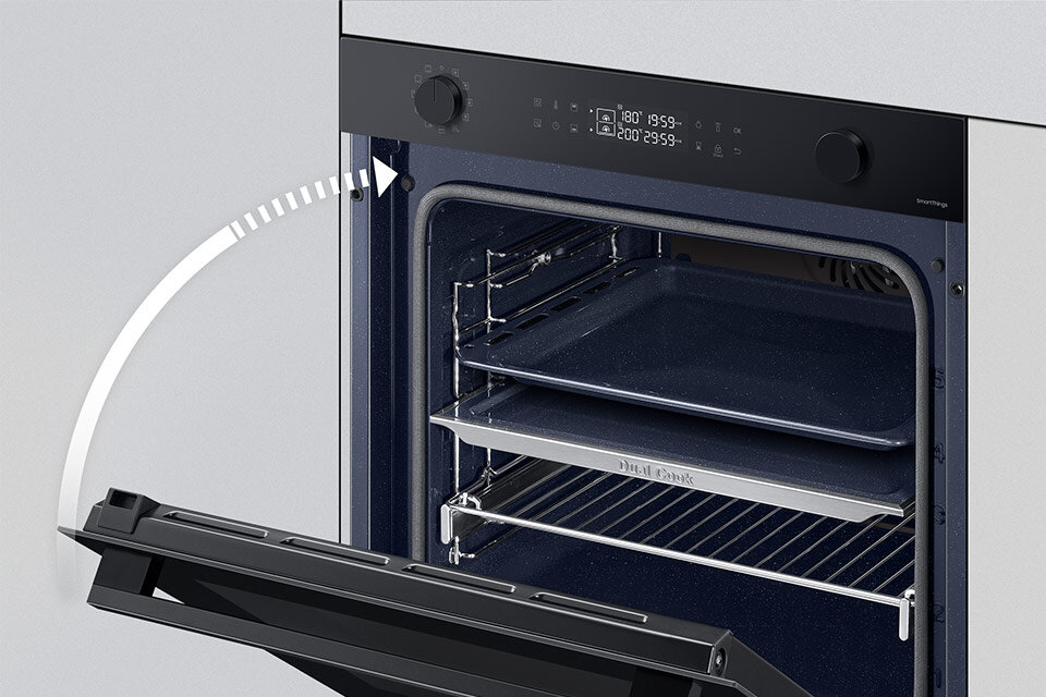 Zbliżenie na drzwi urządzenia i graficznie ukazanie, że w końcowym odcinku zwalniają, by domknąć się po cichu