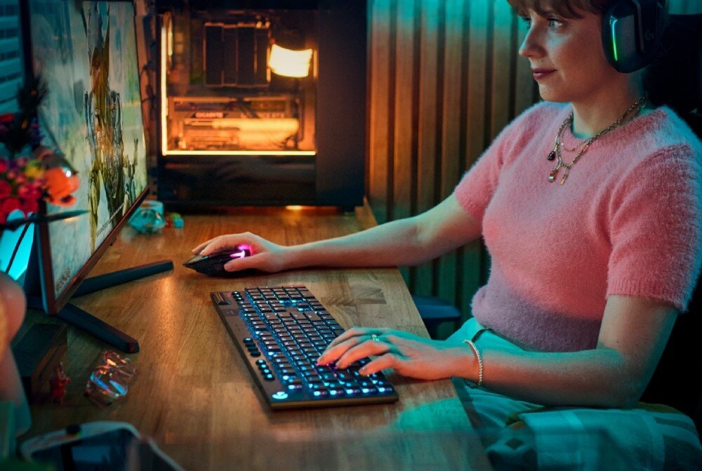 Klawiatura LOGITECH G915 X Lightspeed bateria ładowanie czas działania