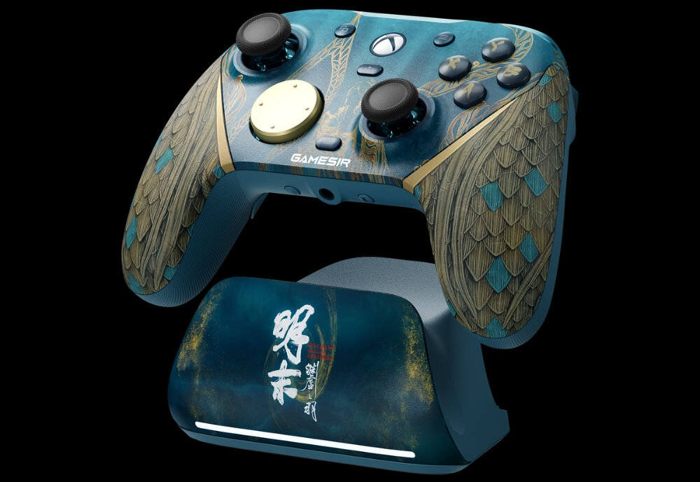 Kontroler GAMESIR G7 Pro Tri-Mode Wuchang: Fallen Feathers Edition
                prezentacja kontrolera i stacji ładującej na czarnym tle magnetyczny trzyczęściowy front stacja ładująca start-stop bateria pojemność 1200 mah cztery silniki wibracyjne zróżnicowany feedback