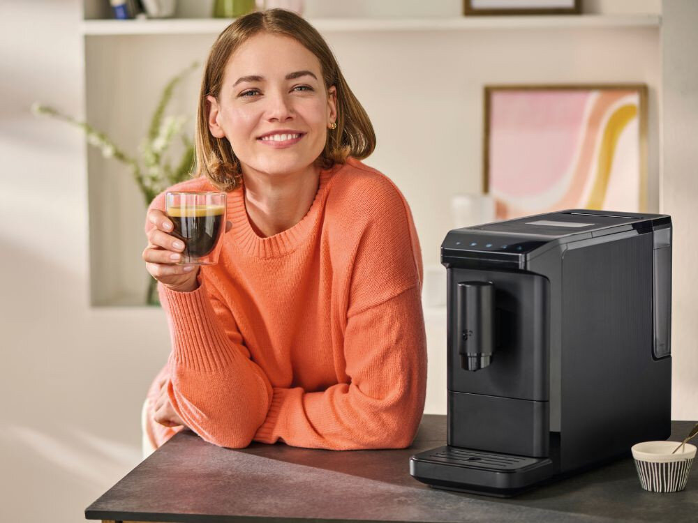 Ekspres TCHIBO Esperto Mini Czarny Mobilny rozmiar szerokość Niewielkie gabaryty wygodny dostęp aromatyczna kawa