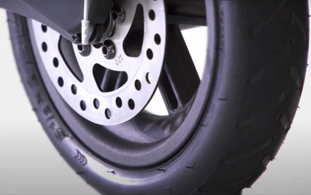 Hulajnoga elektryczna INDIANA ES700 Czarny hamulec bezpieczenstwo oswiatlenie