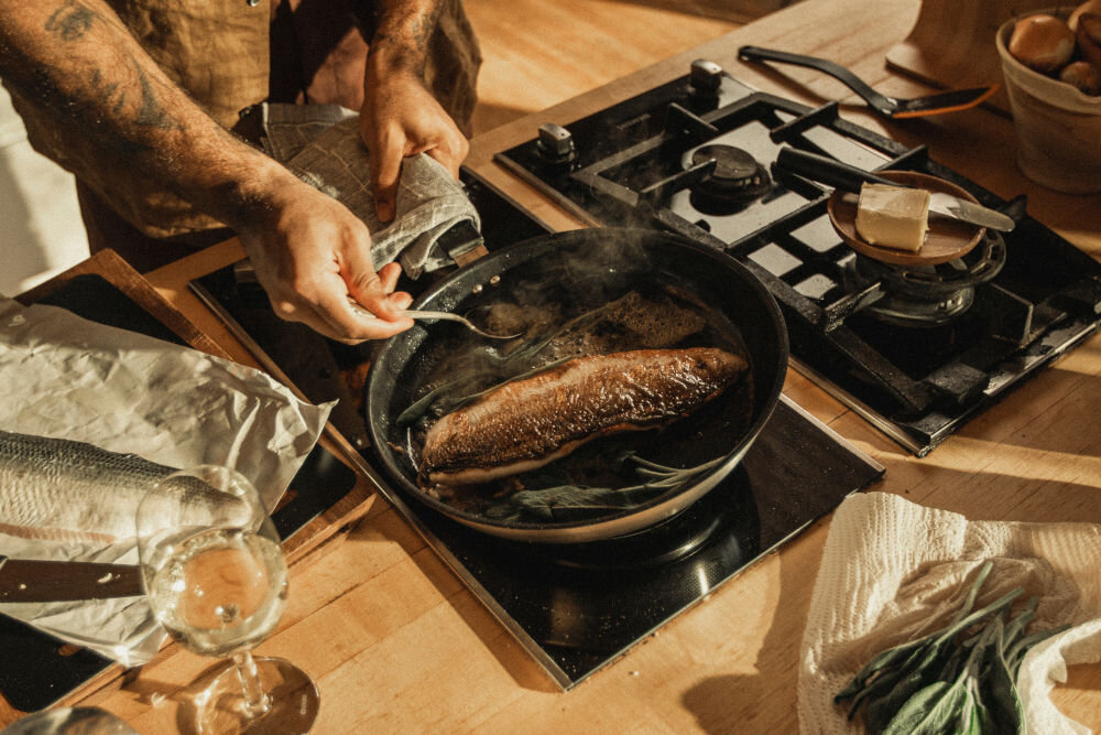 Patelnia FISKARS 1072312 28 cm trójwastwowe dno