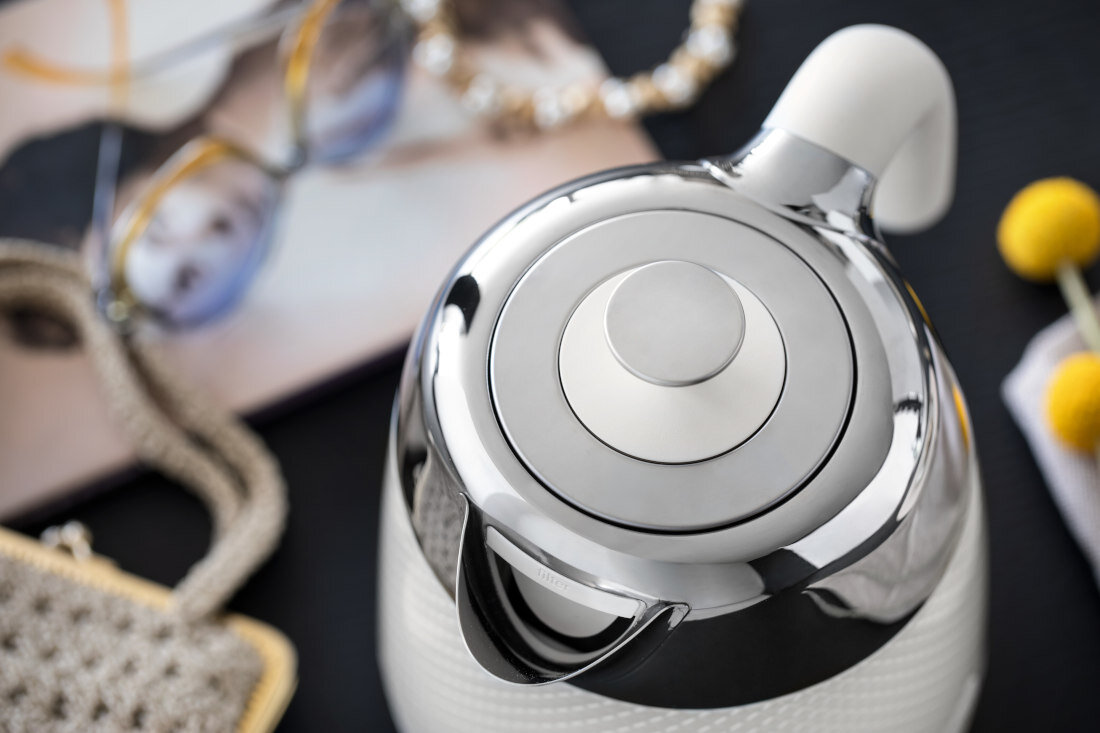 Czajnik DELONGHI KBL2001W Luminosa Kremowy wskaźnik poziomu wody monitorowanie lontrola świetlna informacja obsługa