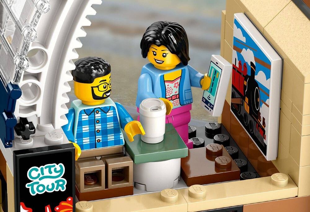 LEGO 60469 City Centralny dworzec kolejowy sześć minifigurek dwa perony elementy zestawu 