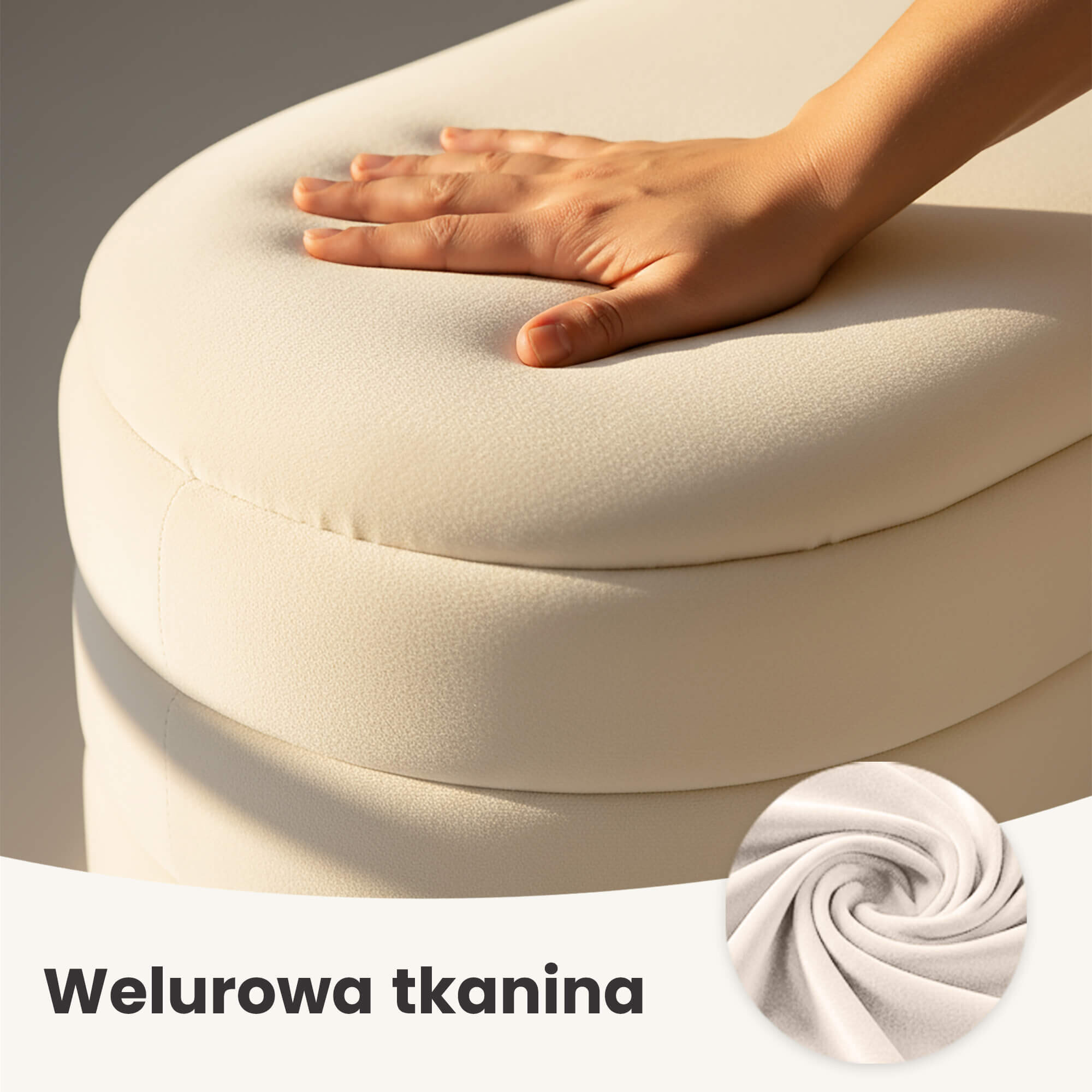 Na obrazie widoczna jest kremowa ławka z welurowej tkaniny, na której spoczywa dłoń. W dolnej części obrazu znajduje się napis \'Welurowa tkanina\' oraz małe kółko zbliżenie na materiał.