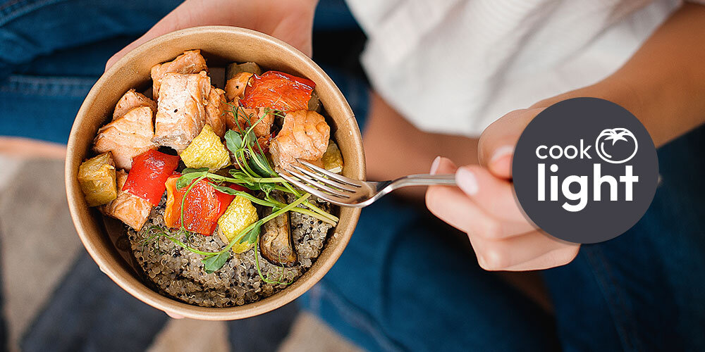 PIEKARNIK CANDY FIDC X605 CA lifestyle infografika warzywa ryba kasza mięso posiłek w misce dłoń Cook Light zdrowe dania bez tłuszczu grill wentylator soczyste smaczne zdrowe