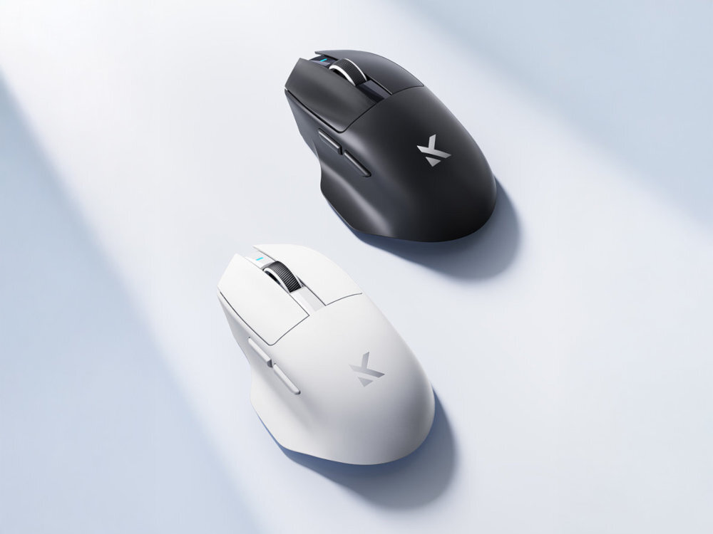 MCHOSE G7 trzy tryby komunikacji 2,4 GHz odświeżaniem 1000 Hz odbiornik USB-A Bluetooth urządzeniami mobilnymi - myszka miedzy dwoma laptopami - dwie myszki, biała i czarna, na jasnym tle