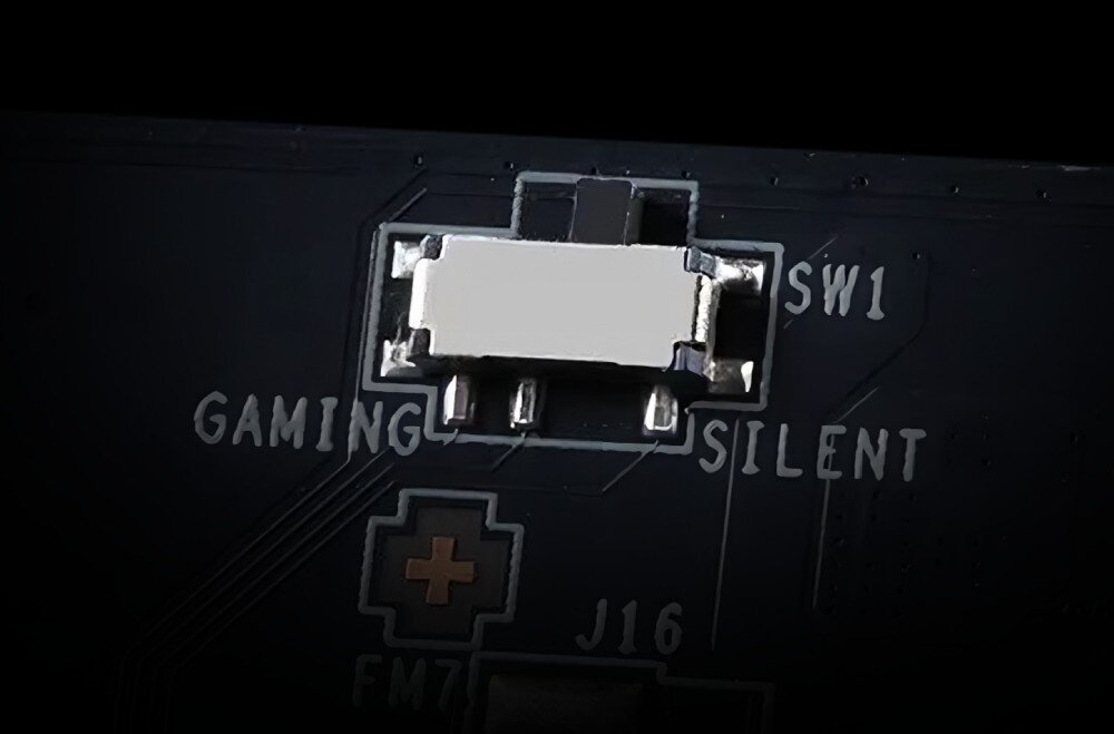 Karta graficzna MSI GeForce RTX 5080 Gaming Trio OC 16GB Przełącznik podwójnego BIOS-u na karcie MSI GeForce RTX 5080 Gaming Trio OC, pozwalający na wybór trybu GAMING lub SILENT