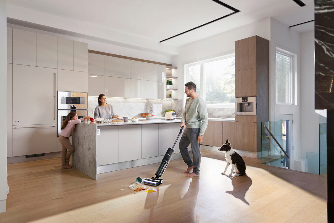 ODKURZACZ TINECO FLOOR ONE S7 FLASHDRY PET Cicha praca komfortowe sprzątanie Ergonomiczny uchwyt minimalistyczna stacja dokująca przechowywanie ładowanie