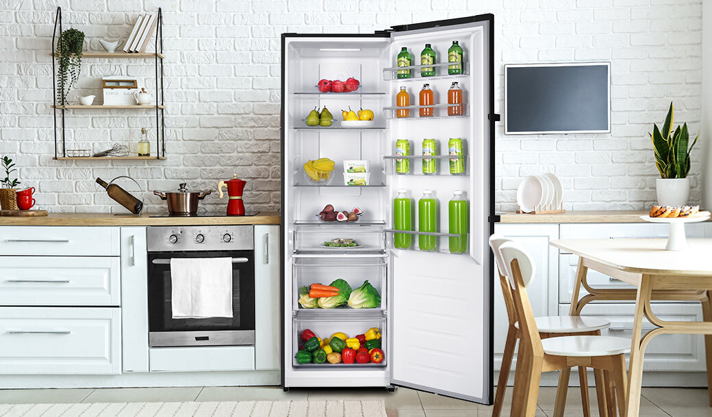 Otwarta chłodziarka MPM-387-CJF-38/D  w jasnej aranżacji.