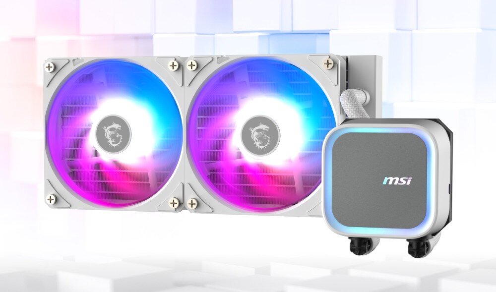 Komputer MAD DOG GeForce RTX5080 DLSS 4 Reflex Edition 2 PANO-100R-WH-01WR32WP Biały zestaw chłodzenia wodnego z dwoma wentylatorami RGB oraz podświetlanym blokiem wodnym na jasnym tle

