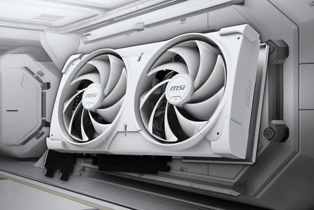 Komputer MAD DOG GeForce RTX5070 DLSS 4 Reflex Edition 2 ENDORFY500ARGB-WH-01DR32 Zbliżenie na kartę graficzną z dwoma dużymi wentylatorami, widoczną na tle futurystycznego wnętrza